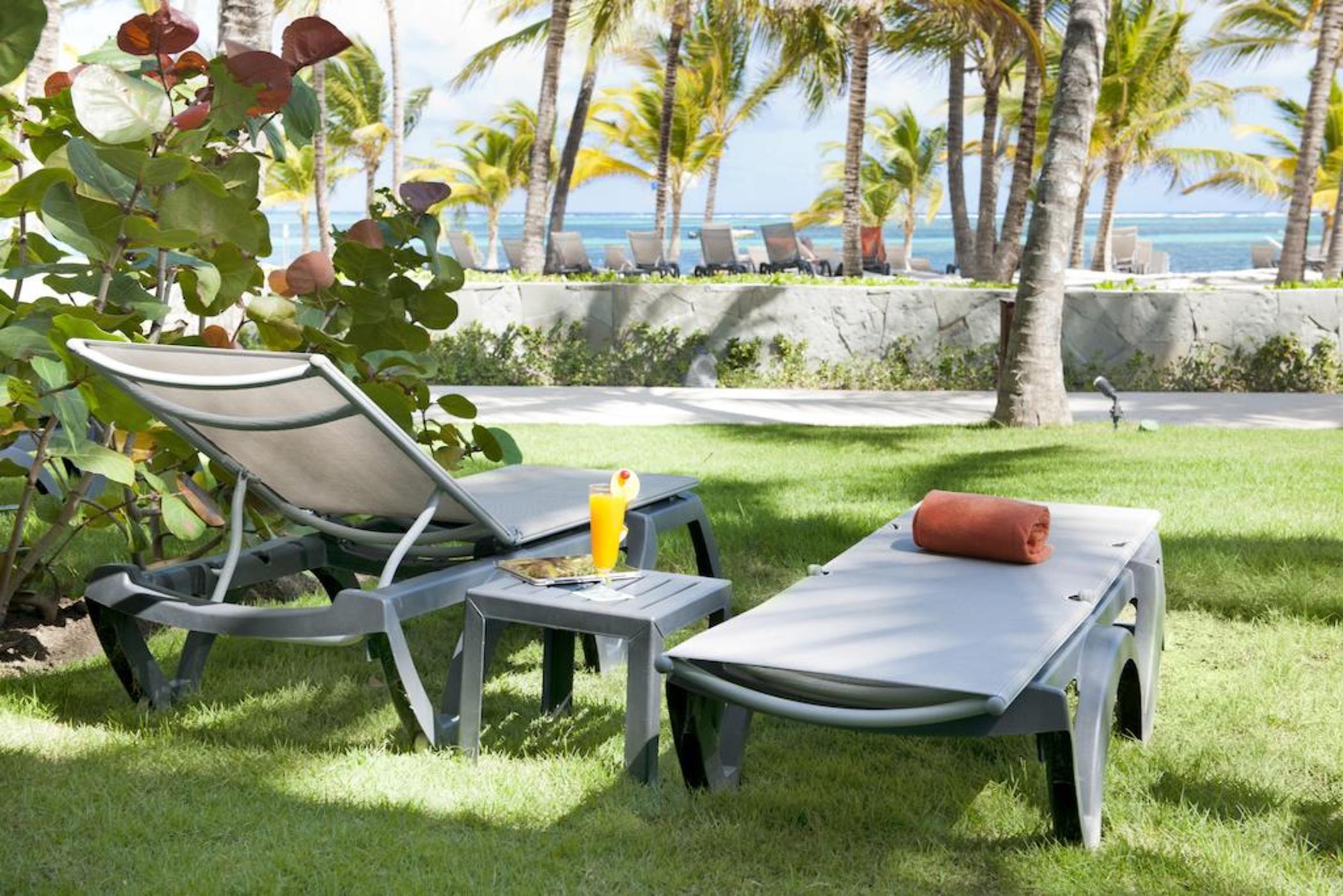 Barcelo Bavaro Beach (Adults Only) Punta Cana Exterior foto A chaise longue