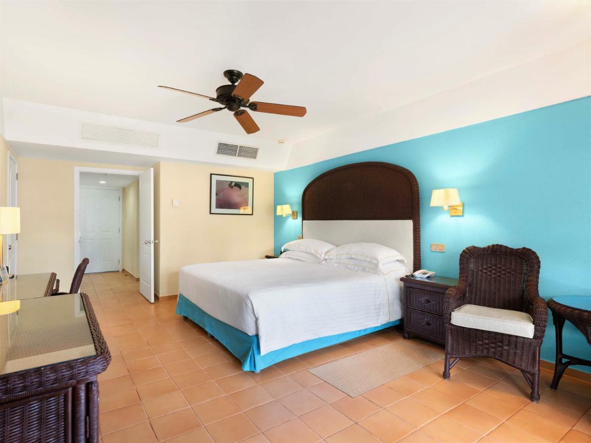Barcelo Bavaro Beach (Adults Only) Punta Cana Exterior foto A bedroom at the Iberostar Grand Hotel Bávaro
